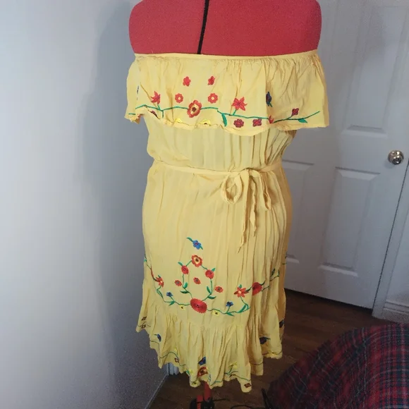 Red Dot Boutique Yellow Campesina type dress 1X - Picture 3 of 5